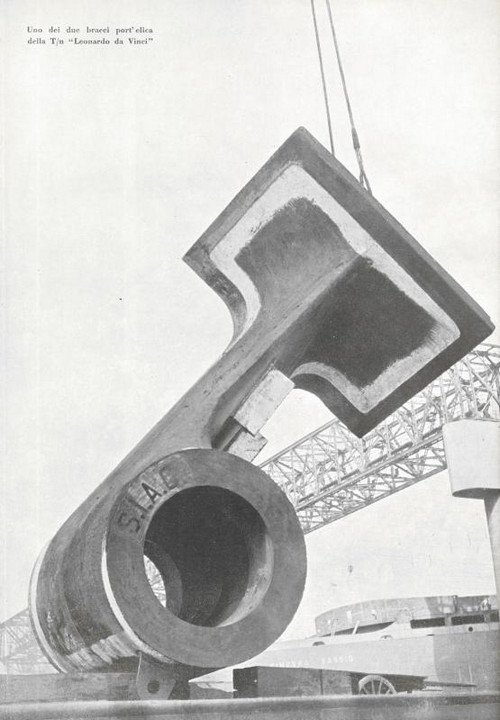 p. 20 (quarta di copertina), uno dei due bracci port'elica della t/n "Leonardo da Vinci"